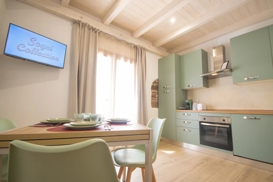 Cucina e tavolo da pranzo