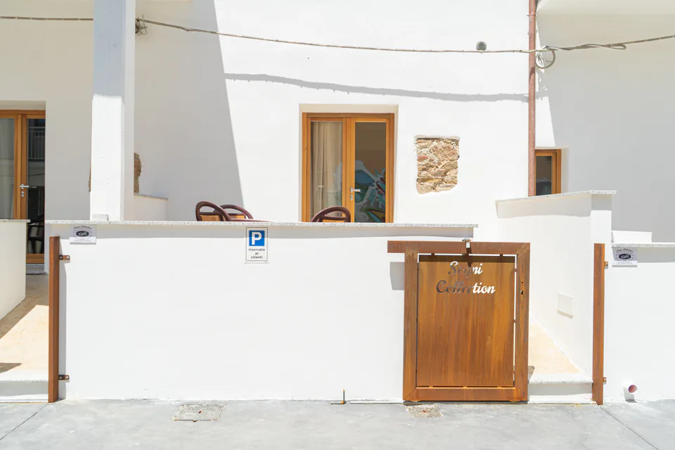 Ingresso con la terrazza e il cancello
