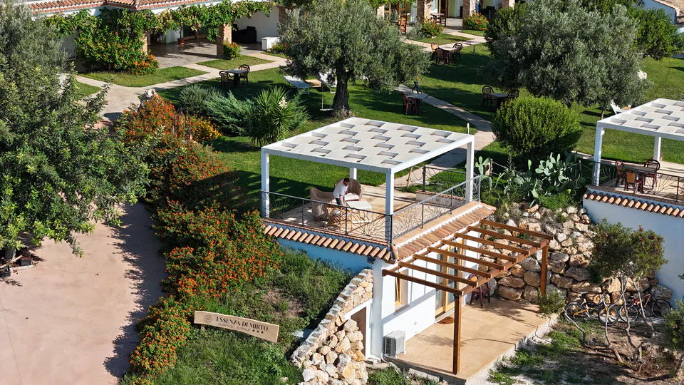 Le due terrazze sopra il giardino